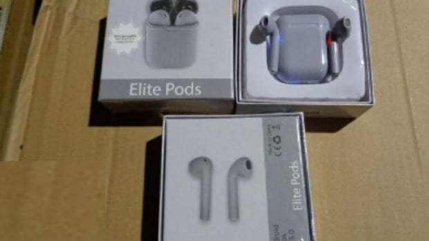 Airpods with seal1
