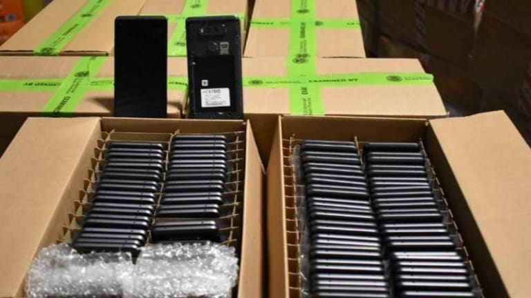 $1 MILLION DOLLARS IN COUNTERFEIT SMART PHONES SEIZED IN USA FROM CHINA 