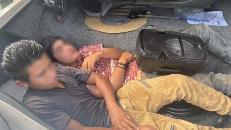 2 ILLEGAL IMMIGRANTS HIDE IN TRUNK OF CAR TO AVOID IMMIGRATION OFFICERS  