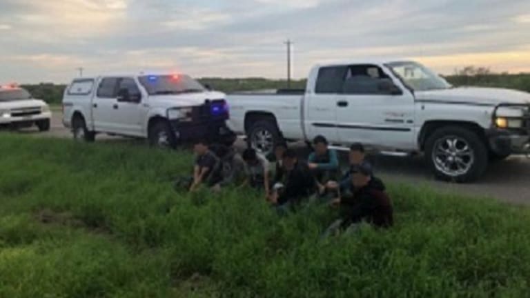 COPS CHASE ILLEGAL IMMIGRANTS IN DODGE RAM TRUCK 