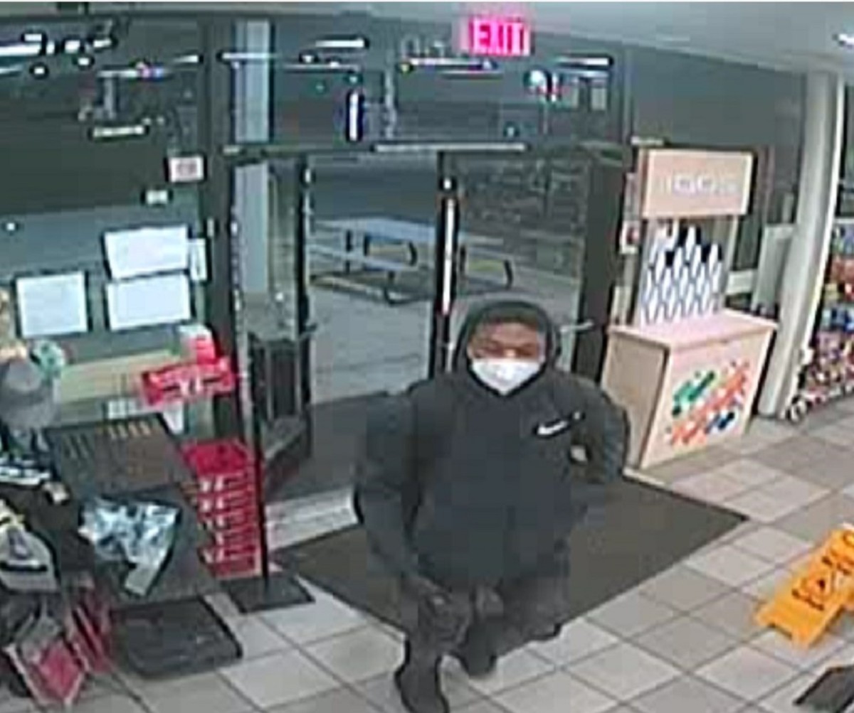 7 ELEVEN & EXXON GAS STATION ROBBED BY SUSPECT - Charlotte Alerts