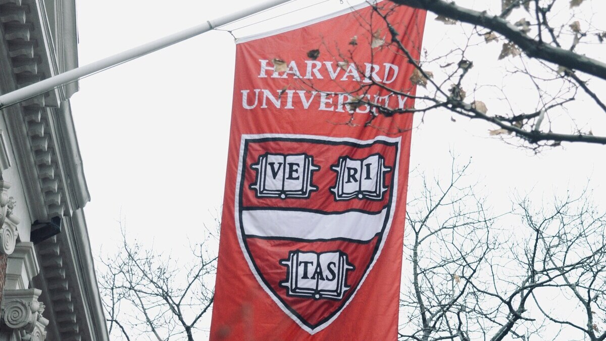 Harvard University refuses to give in to the demands of Donald Trump and it could cost him dearly