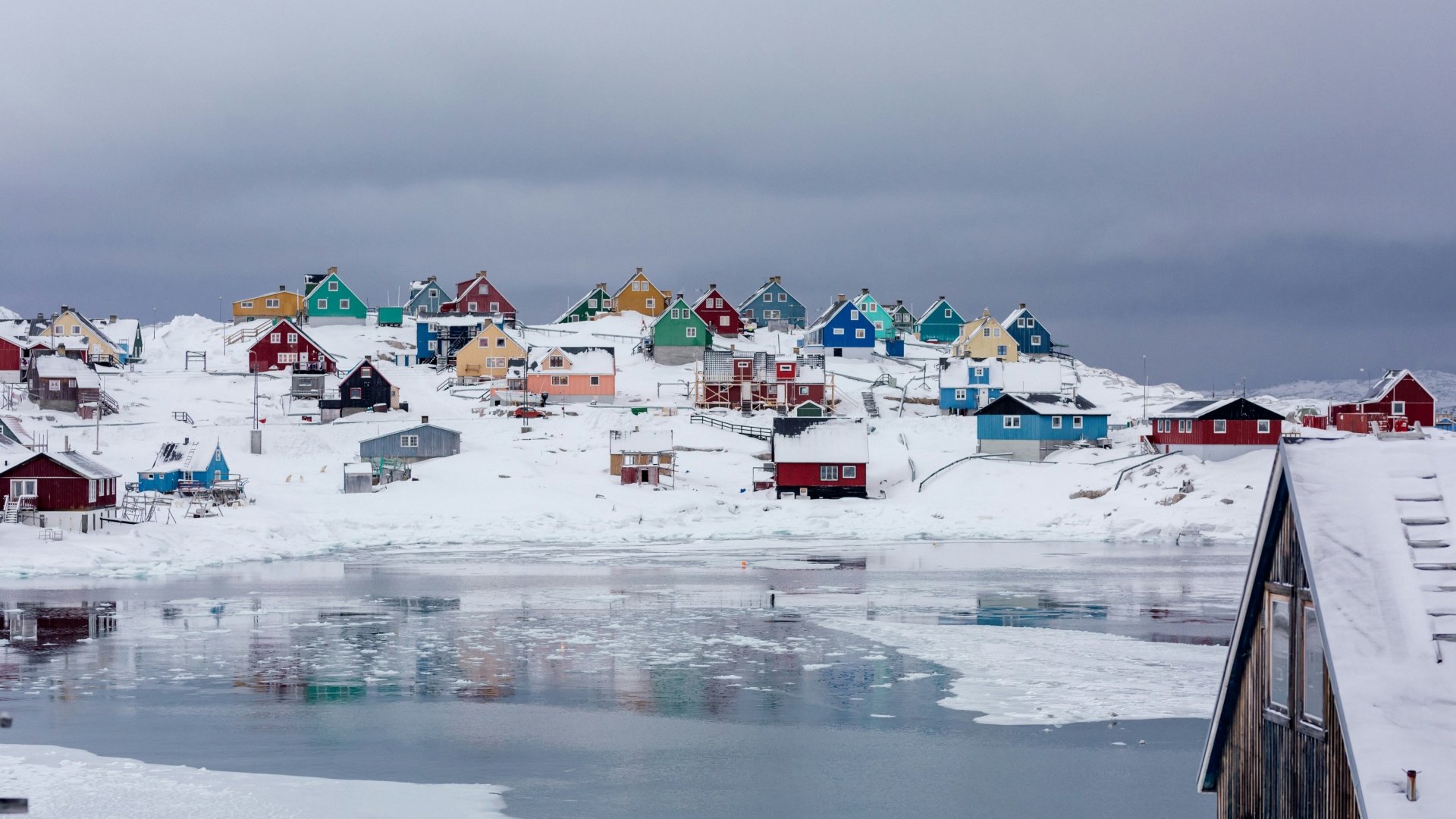 Why did Greenland left the ancestor of the European Union in 1985?