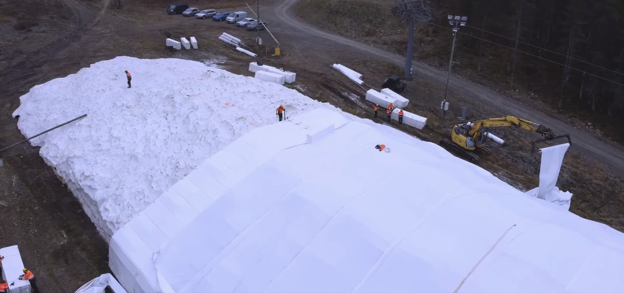 The "snow farming", a miracle solution for ski resorts in need of snow?