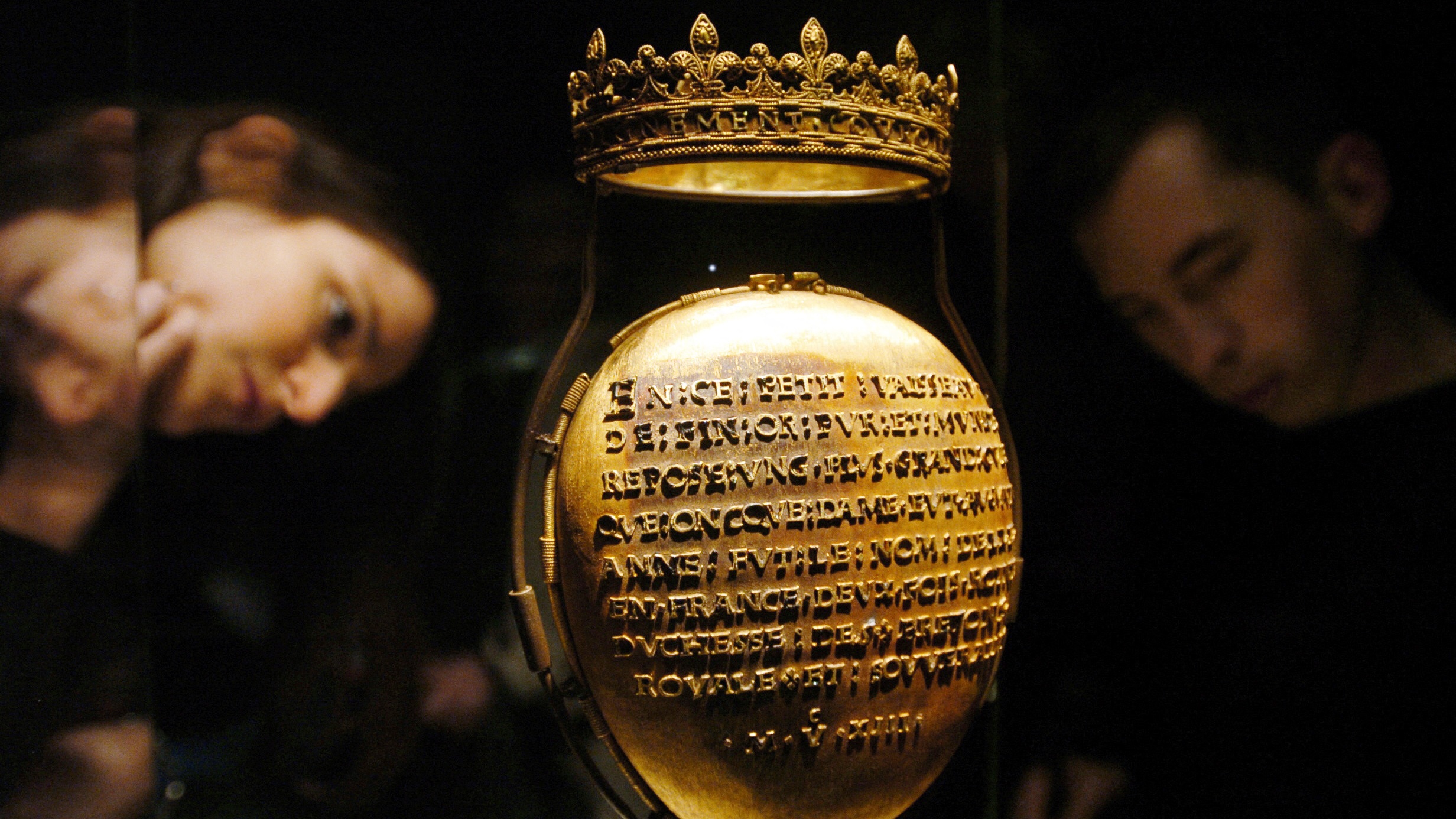 Why did the Kings and Queens of the Middle Ages inhuminate their hearts apart?