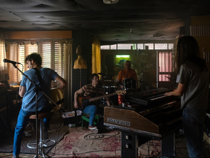 The Los Planetas group, in rehearsal and in crisis, from which their music will be born, and other ways of existing, each and together. | Capricci