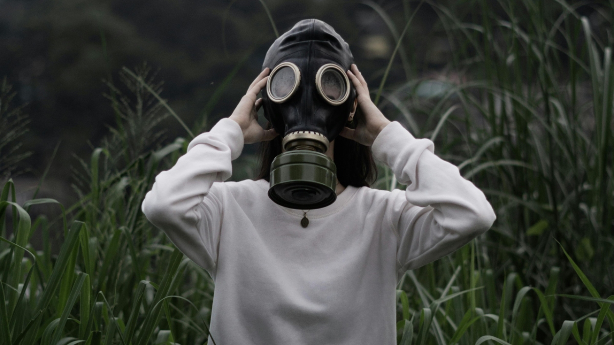 How to survive a nuclear war? This 1980 British guide (perhaps) the answer