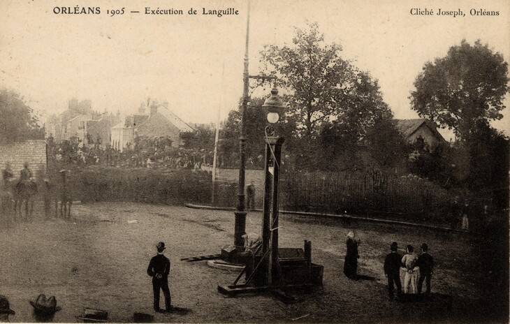 Postcard representing the execution of Henri Languille, sentenced to the death penalty by the guillotine, on June 28, 1905, in Orléans (Loiret). | 1 click / photo12 via AFP