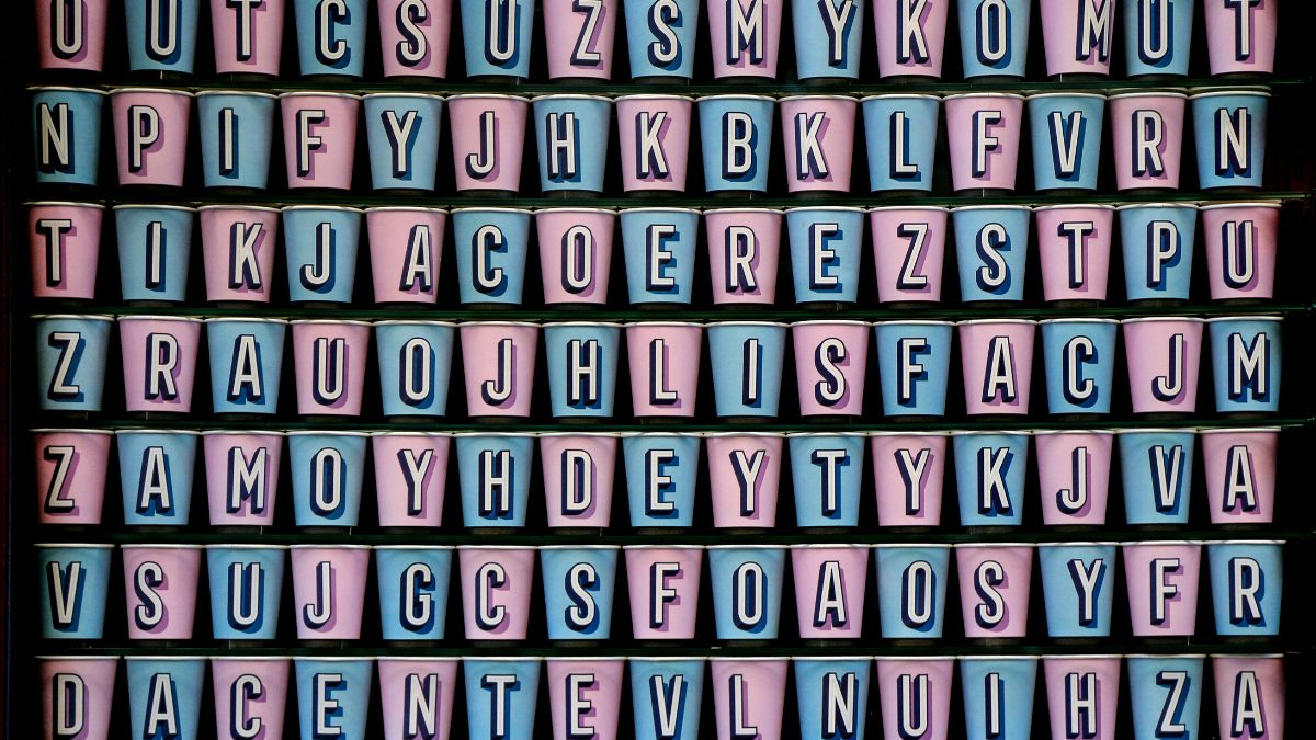 In thirty-five years, no one has deciphered this enigma hidden in a sculpture, its creator wants to sell the solution
