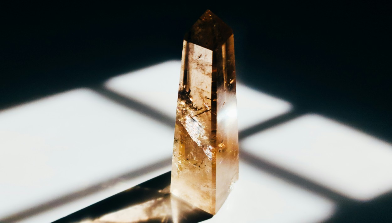 Obsessed with crystals, chimpanzees reveal a strange trait in common with humans