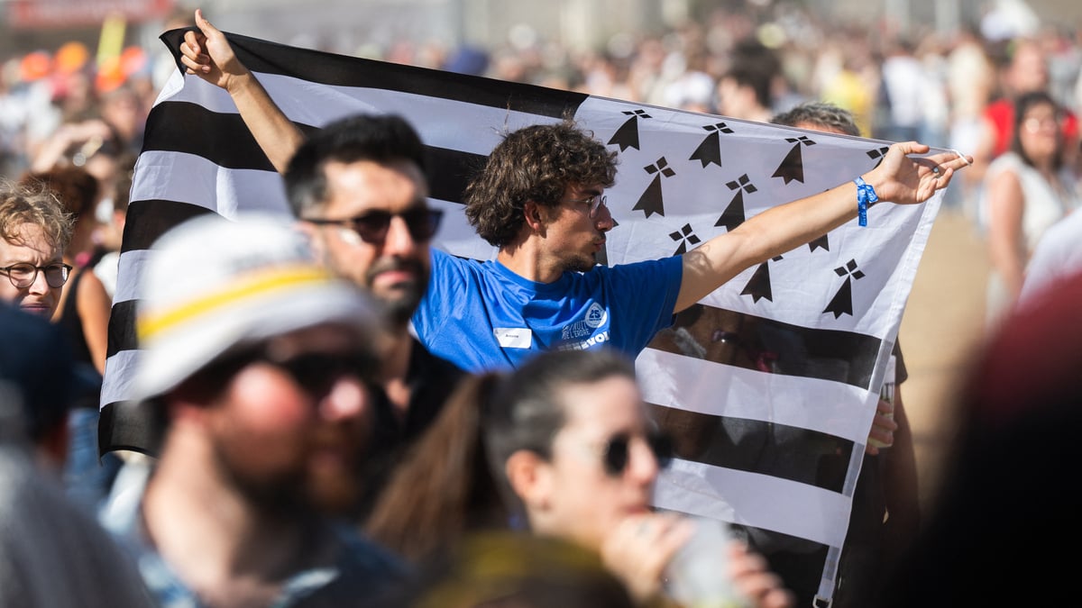 Why is the Breton flag banned from the Olympic Games?