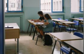 In France, students progress and succeed better in the private sector than in the public sector, here is why