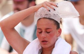 At Roland-Garros or as an amateur, playing tennis in high heat is a huge physiological challenge