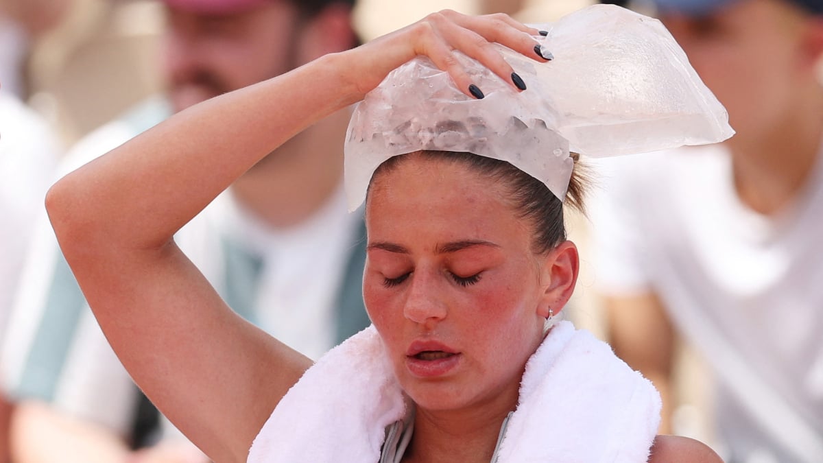 At Roland-Garros or as an amateur, playing tennis in high heat is a huge physiological challenge
