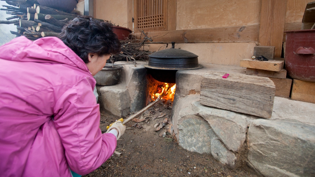 Faced with the winter cold, traditional Asian techniques allow you to heat in a simple and efficient way