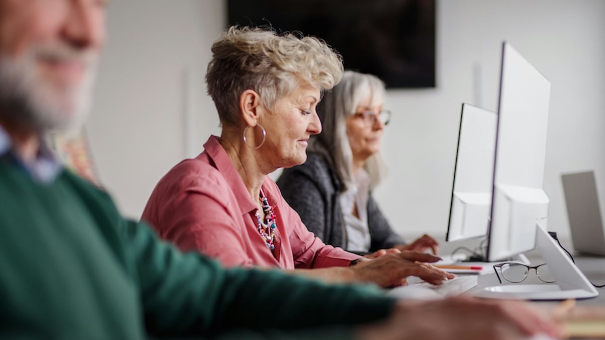 Among seniors, the discreet rise of AI is already changing daily life
