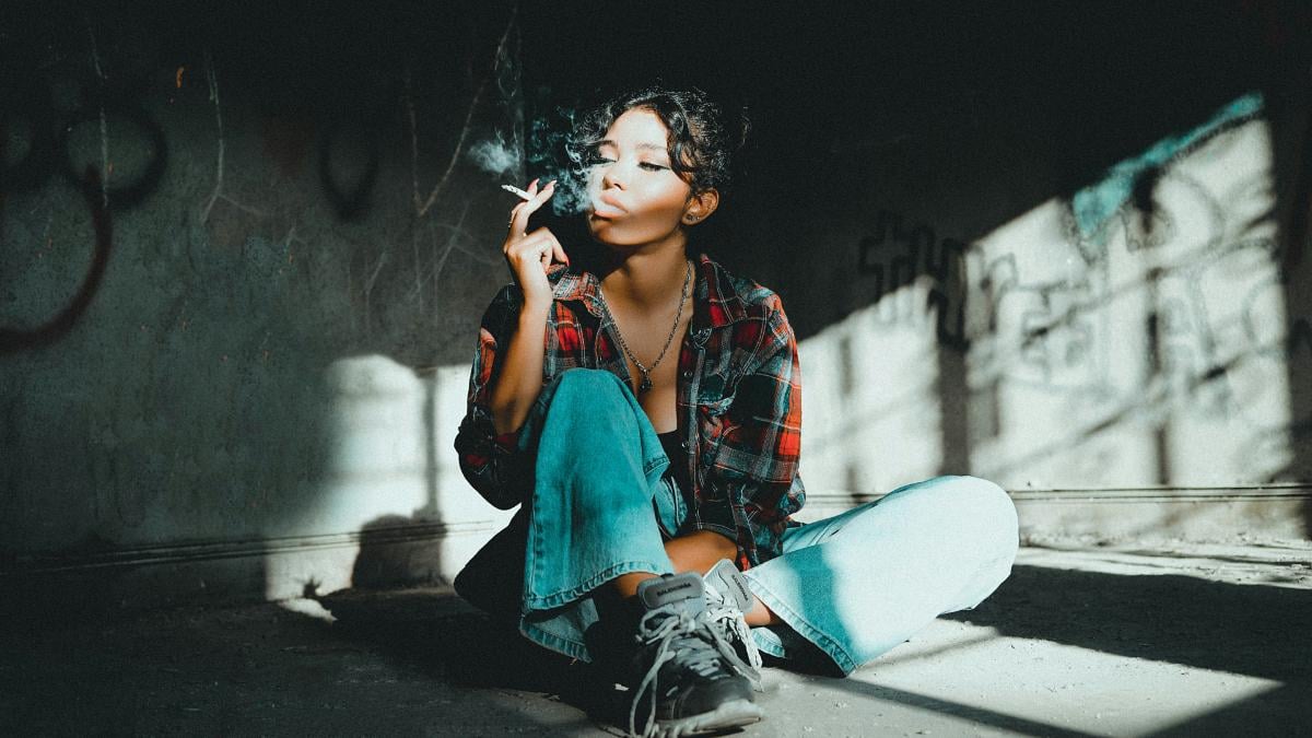 Why are cigarettes coming back into fashion, especially among younger people?