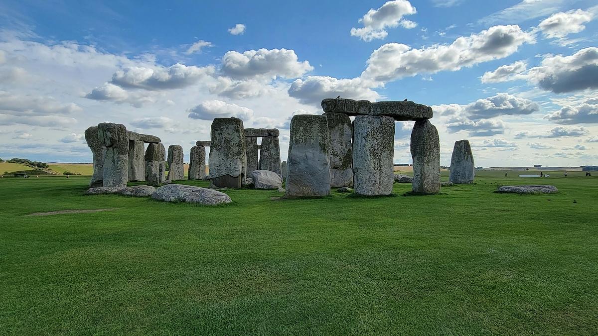 New discovery revives mystery of Stonehenge's creation
