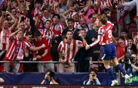 Atlético de Madrid beats Manchester United with goals from Barrios and Lookman